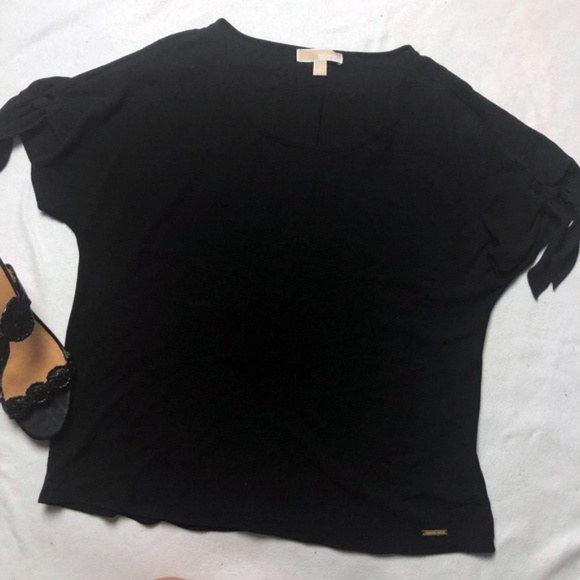 MICHEAL Micheal Kors Black Crepe Short Tie Sleeve Top - Picture 1 of 6